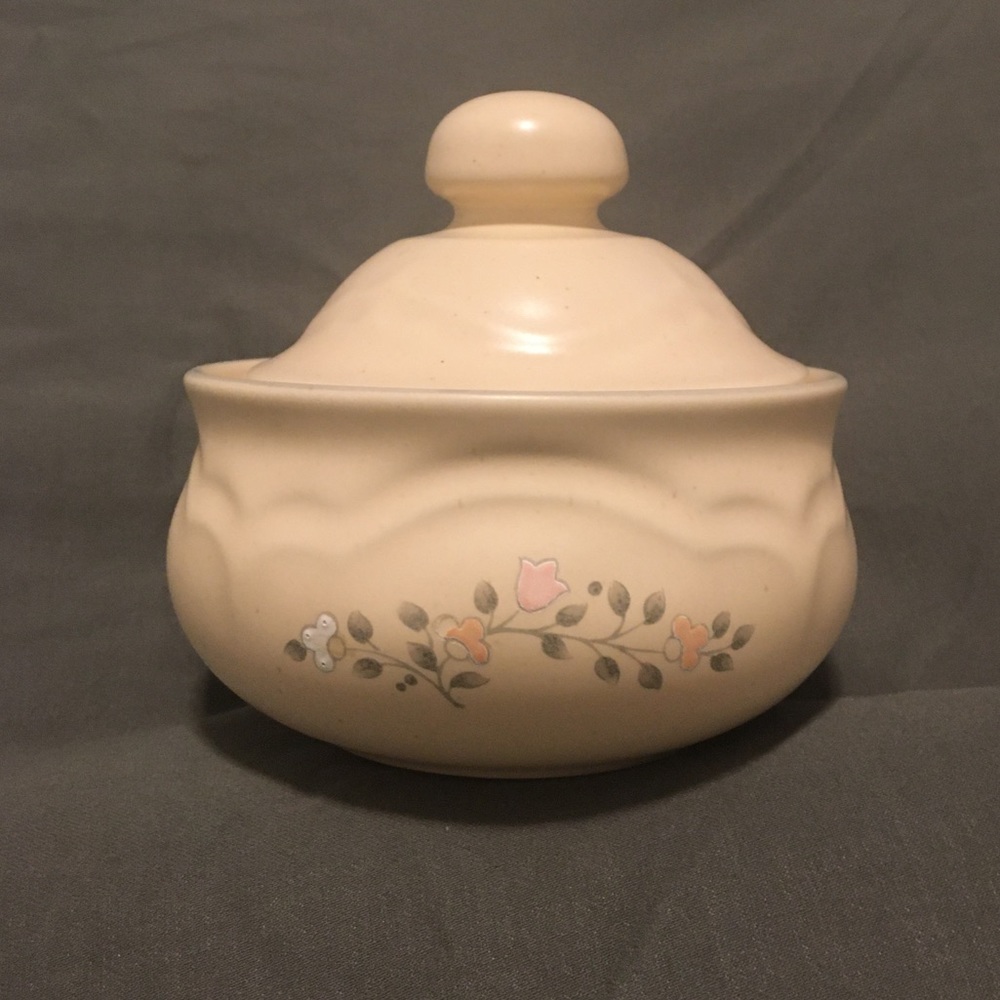 Vintage Pfaltzgraff Remembrance lidded butter dish